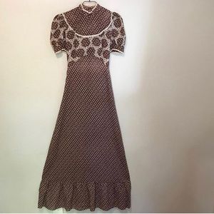 Super sweet 70s high neck maxi dress